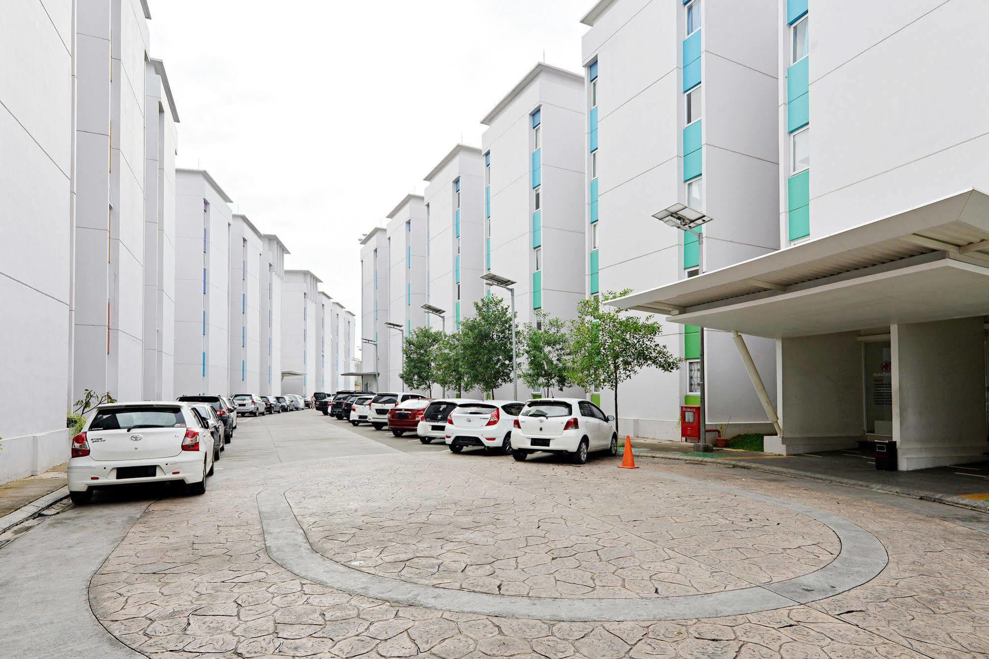 Zen Rooms Basic Tangerang Aeropolis Buitenkant foto